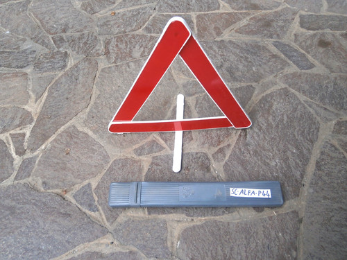 Triangolo emergenza auto - emergenza,